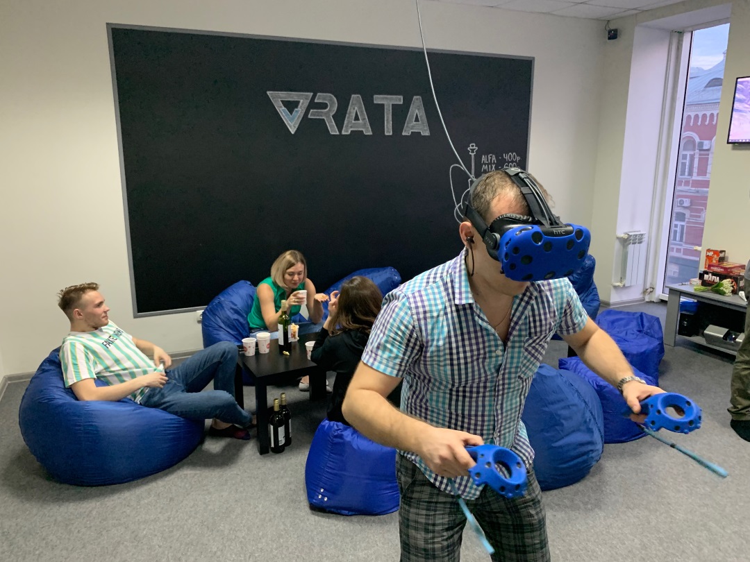 Vr комната metaforce. Клуб виртуальной реальности Тамбов врата. VR клуб. Логотип для развлекательных центров виртуальной реальности. Логотип VR клуба.